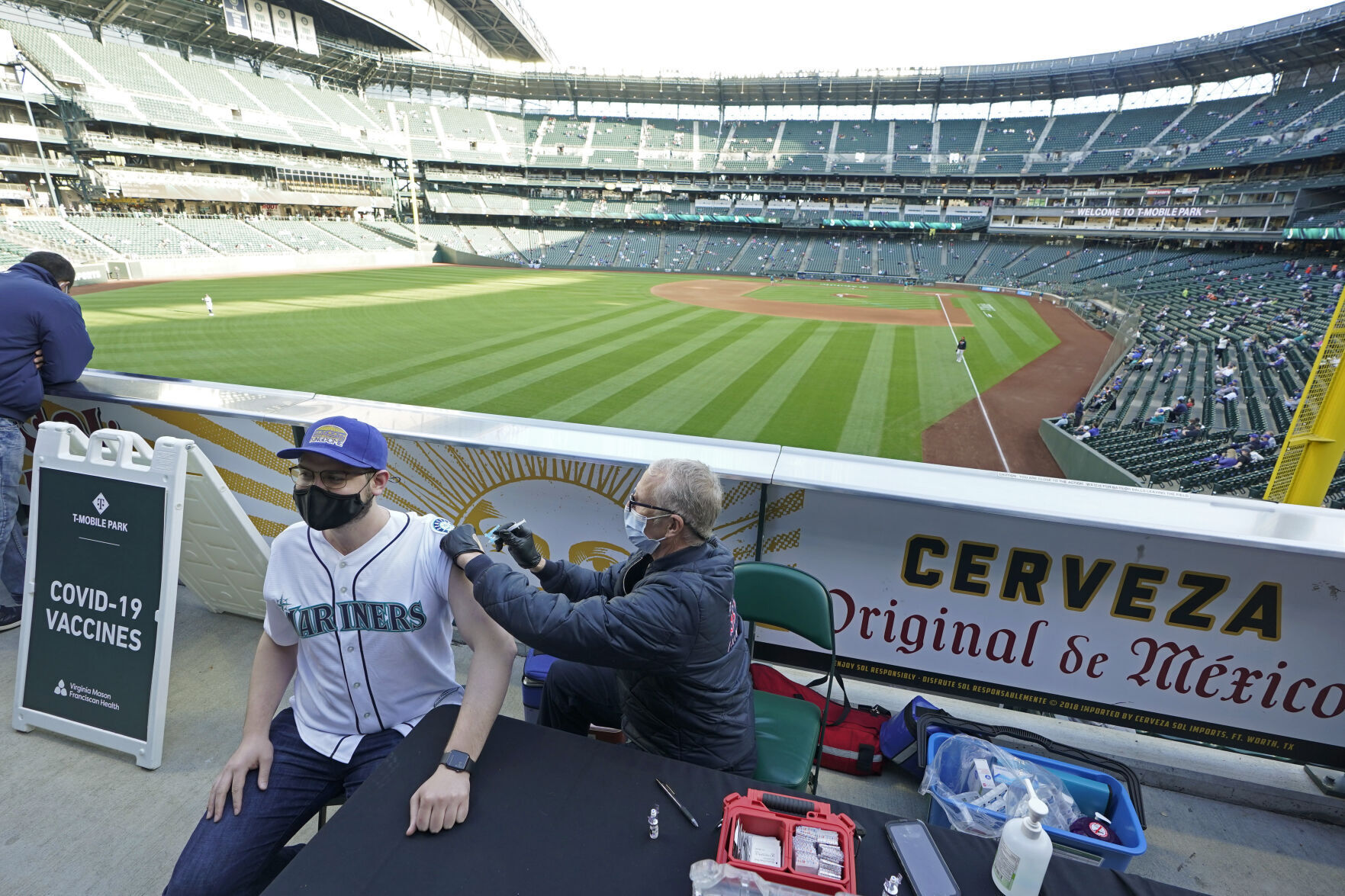 APTOPIX Orioles Mariners Baseball Vaccines
